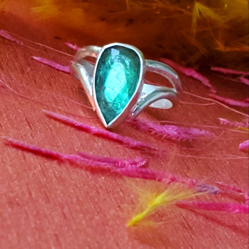 Emerald green tourmaline ring